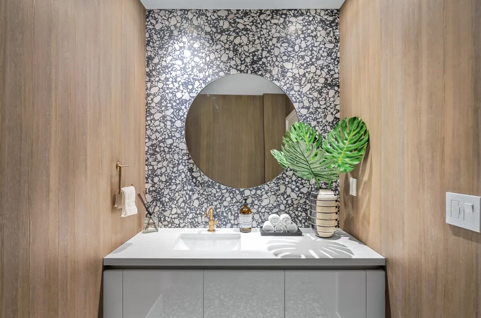 The Dos and Don'ts of Choosing Bathroom Wallpaper
